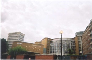 23a
Tommy:  Het BBC gebouw.
test:  test